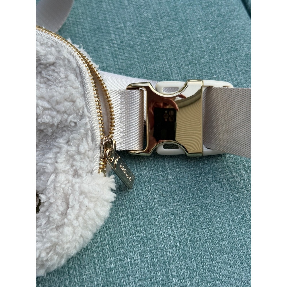 Lululemon Everywhere Belt Bag White Fleece Sherpa Gold Hardware Waist Pack 1L - Picture 3 of 6
